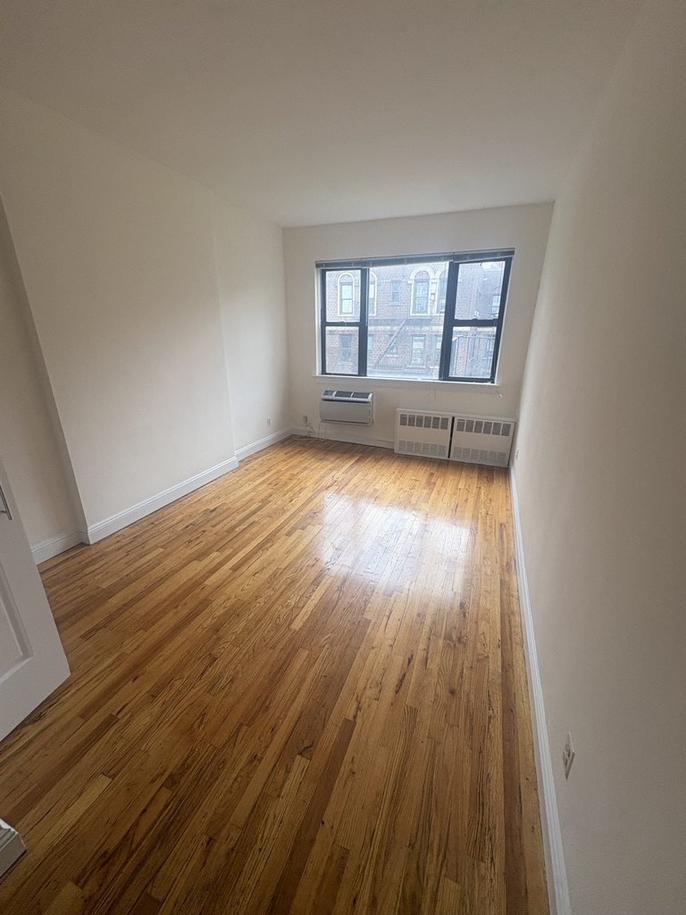 84th Street/2nd Avenue - Photo 0