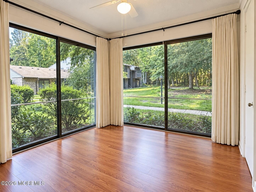121 Lexington Court - Photo 5