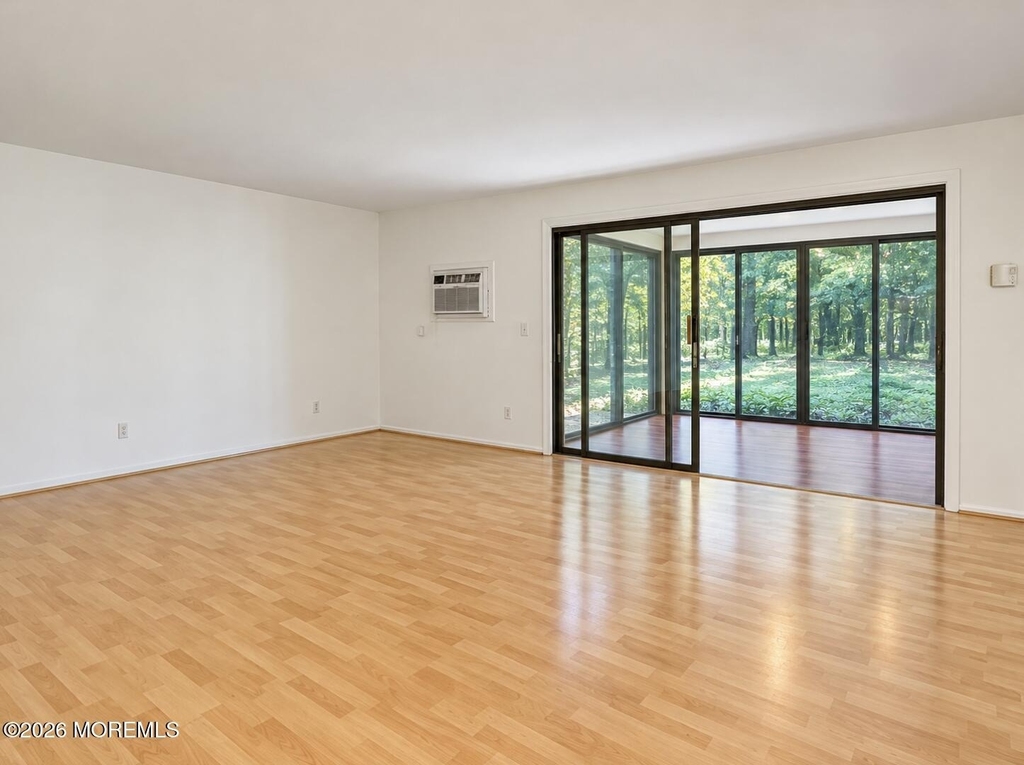 121 Lexington Court - Photo 7