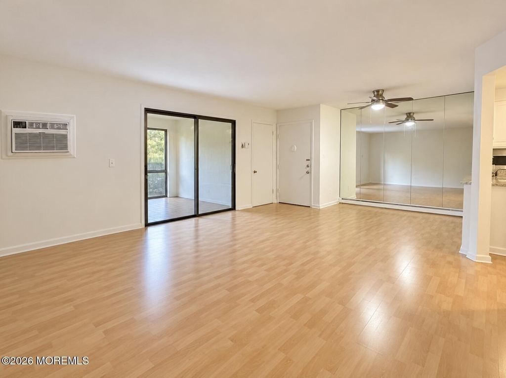 121 Lexington Court - Photo 6