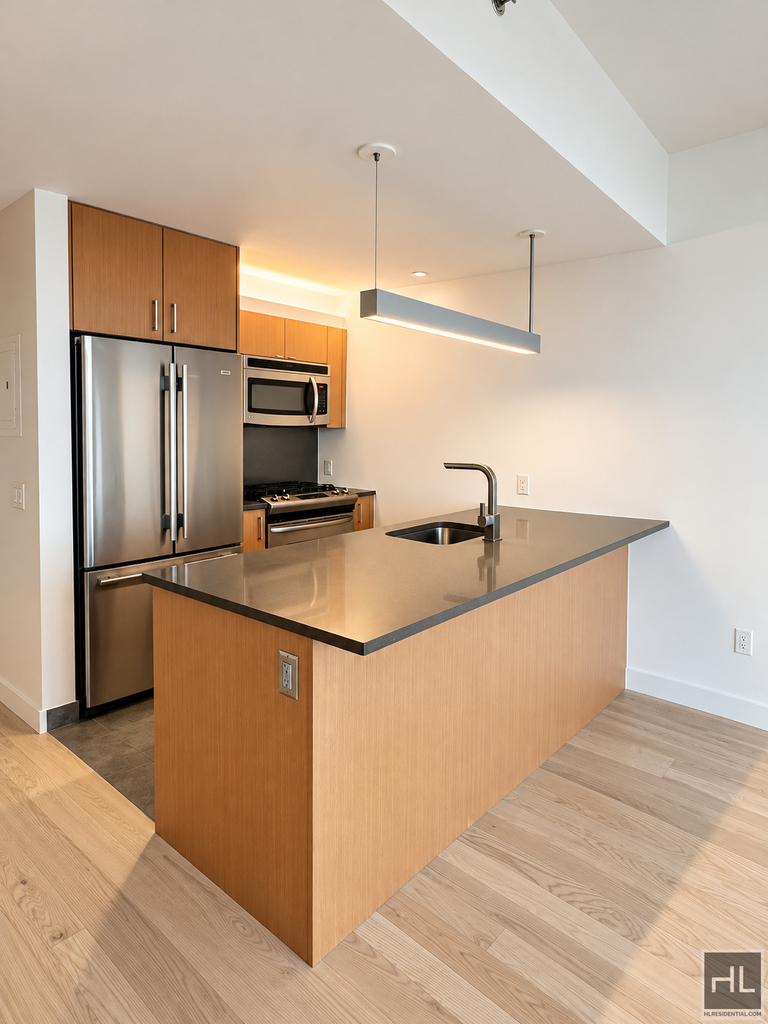 Spruce Street - Photo 2