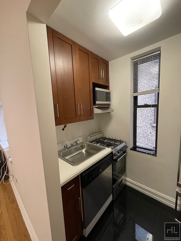 West 79 Street - Photo 9