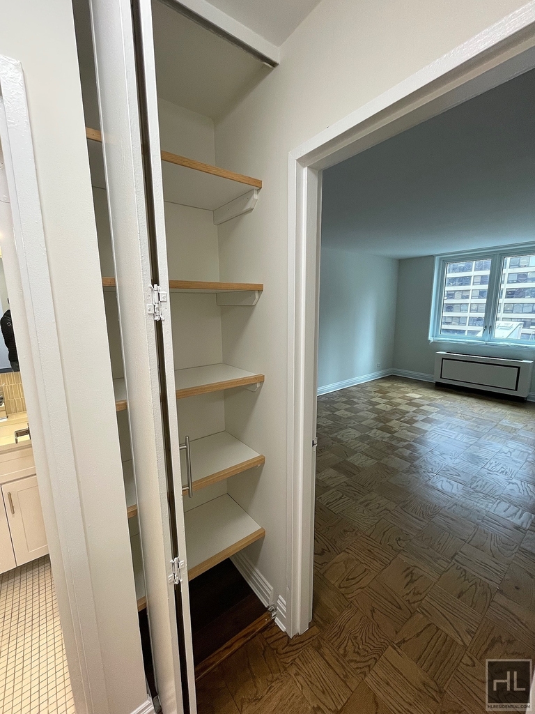 East 71st Street - Photo 9