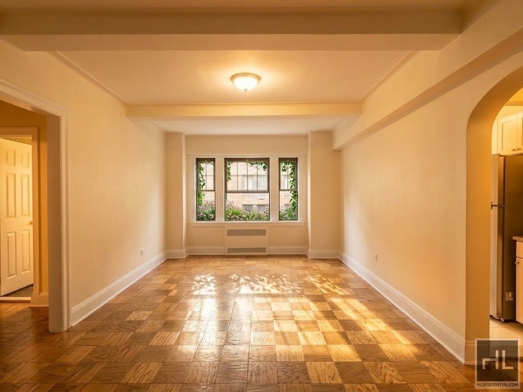 Christopher St - Photo 1