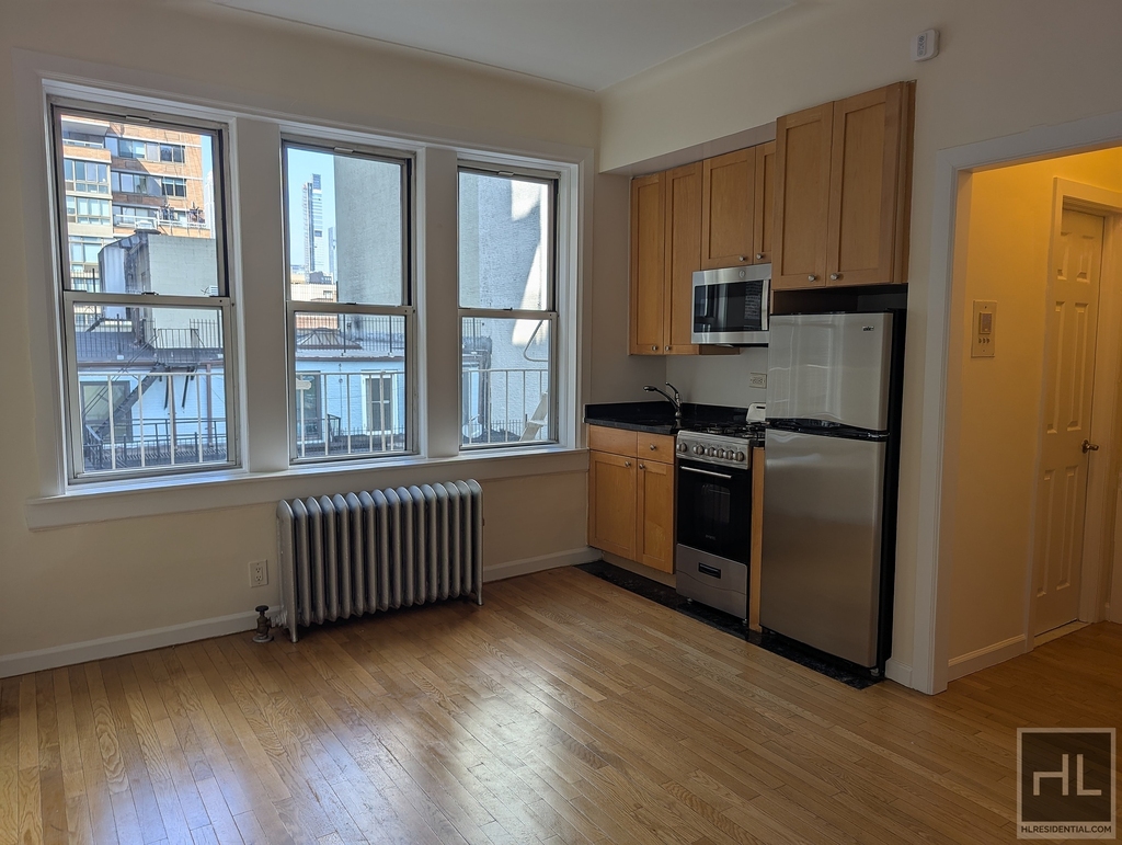 West 13 Street - Photo 1