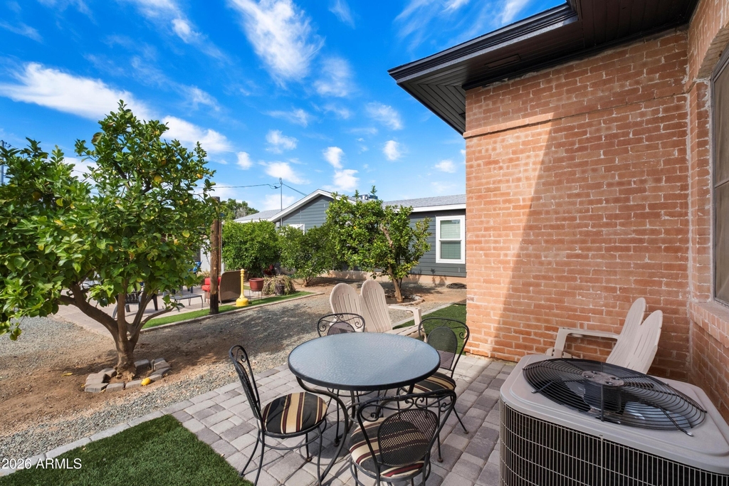 706 E Whitton Avenue - Photo 17