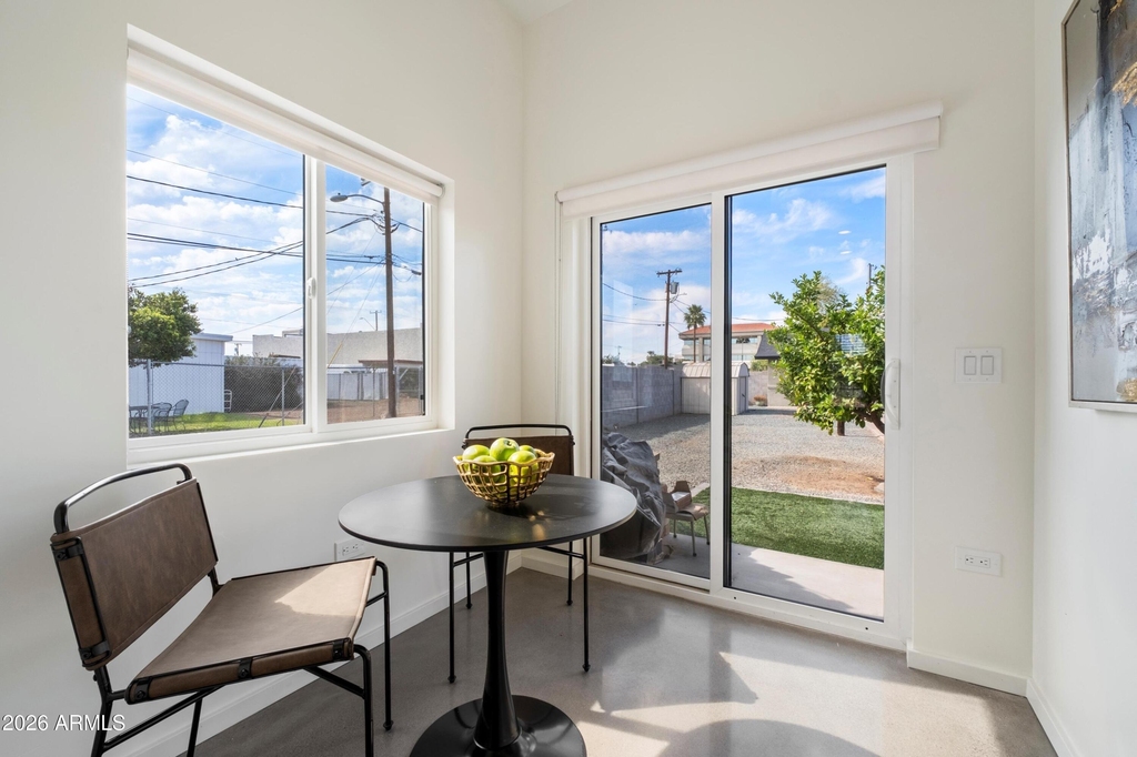 706 E Whitton Avenue - Photo 10