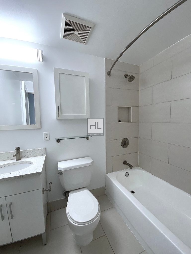 East 91st Street - Photo 4