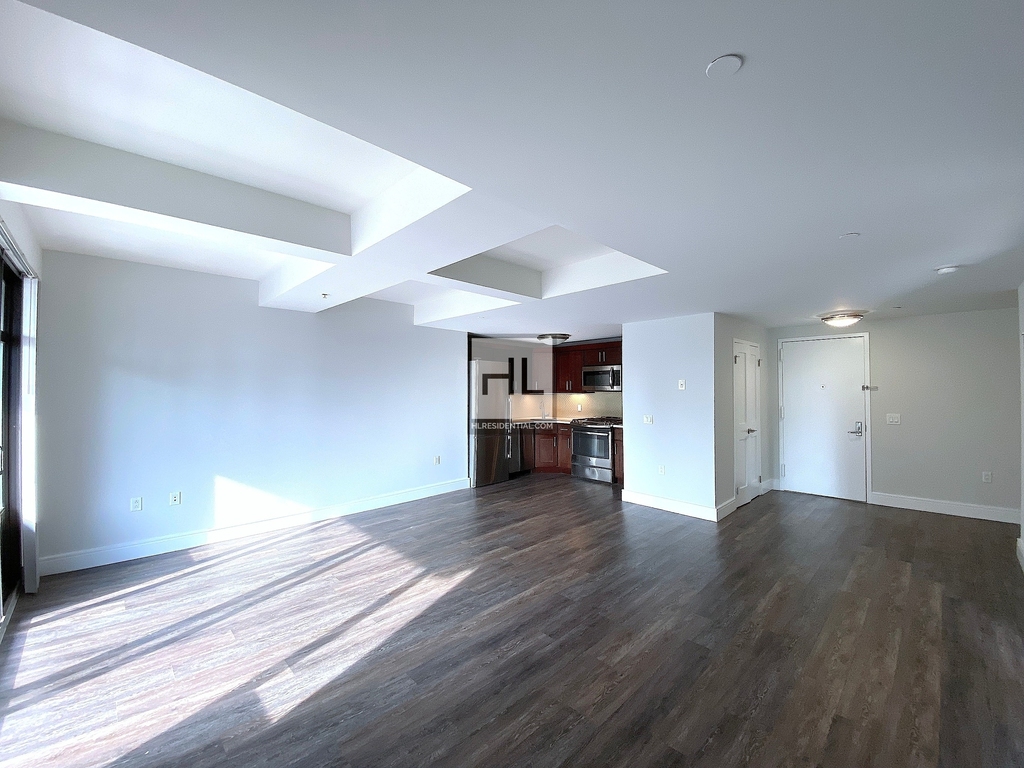 East 91st Street - Photo 2