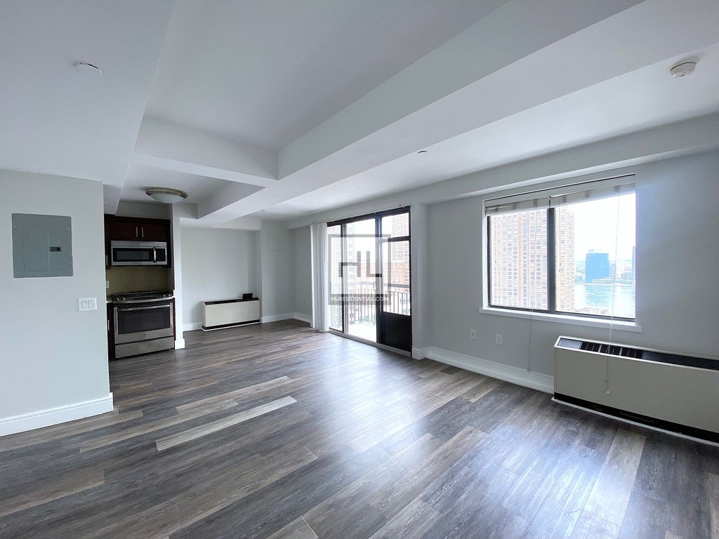 East 91st Street - Photo 0