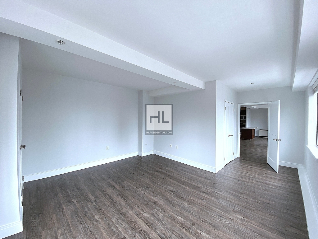 East 91st Street - Photo 4