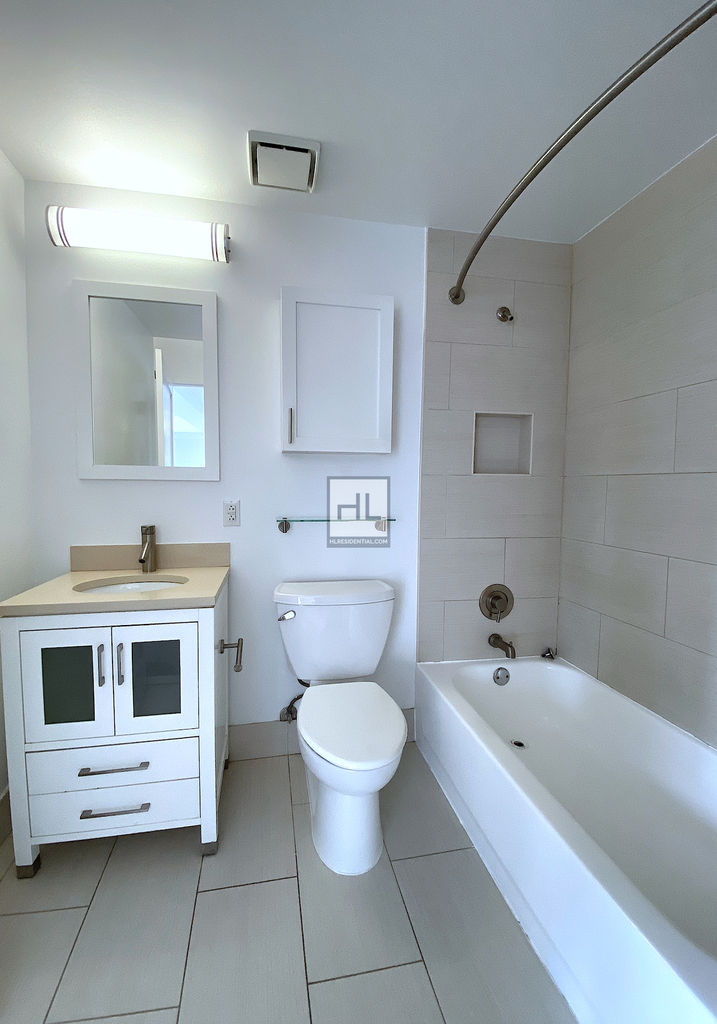 East 91st Street - Photo 3