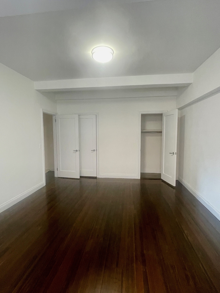 West 55th Street - Photo 9