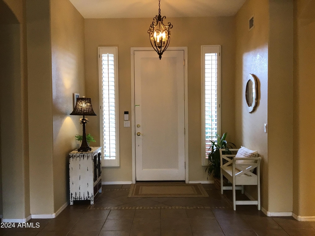 674 W Desert Broom Drive - Photo 2