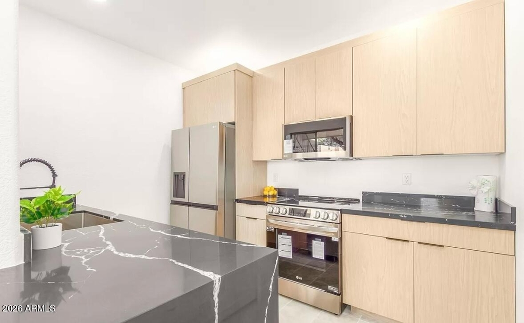 11333 N 92nd Street - Photo 2