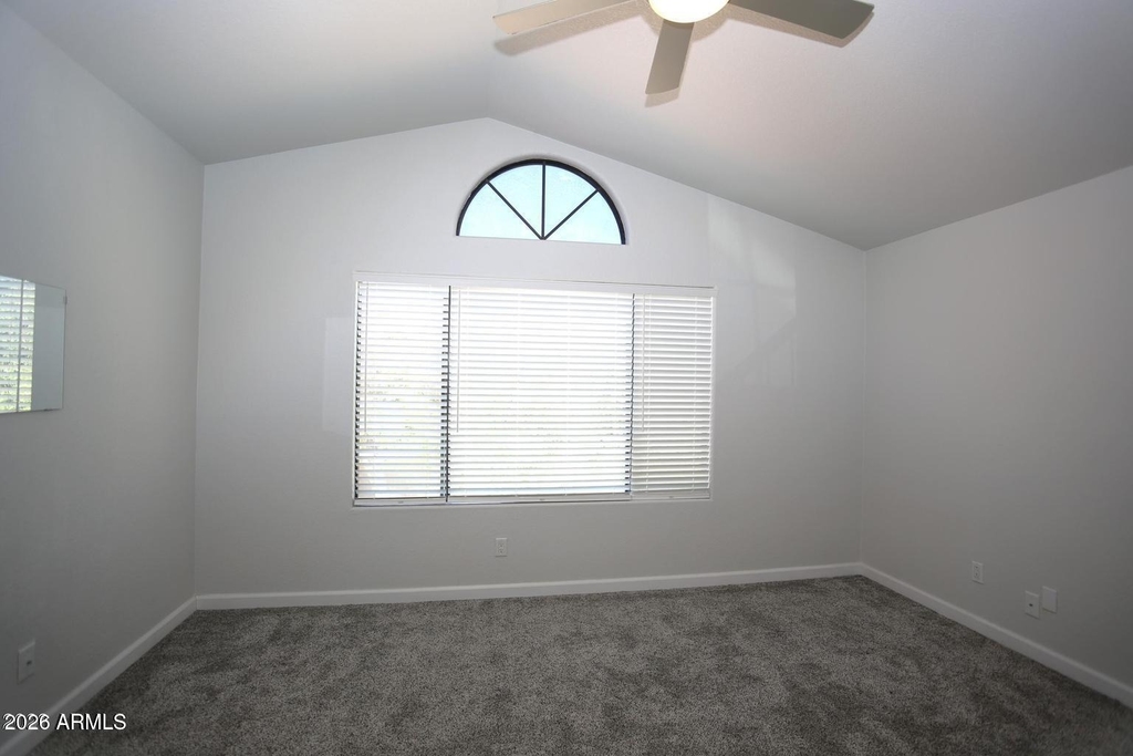 924 E Manor Drive - Photo 17