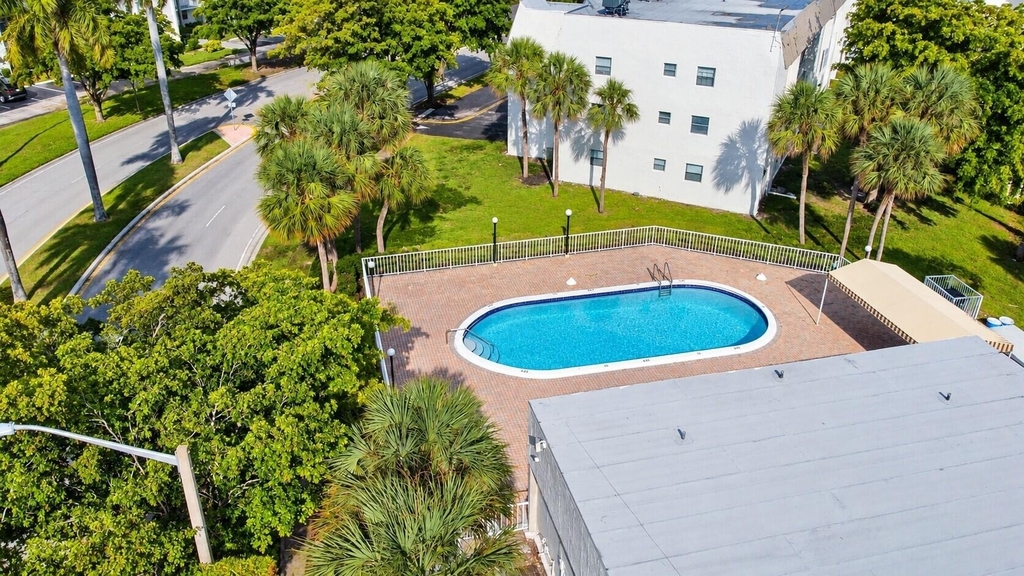 8345 Sunrise Lakes Boulevard - Photo 4