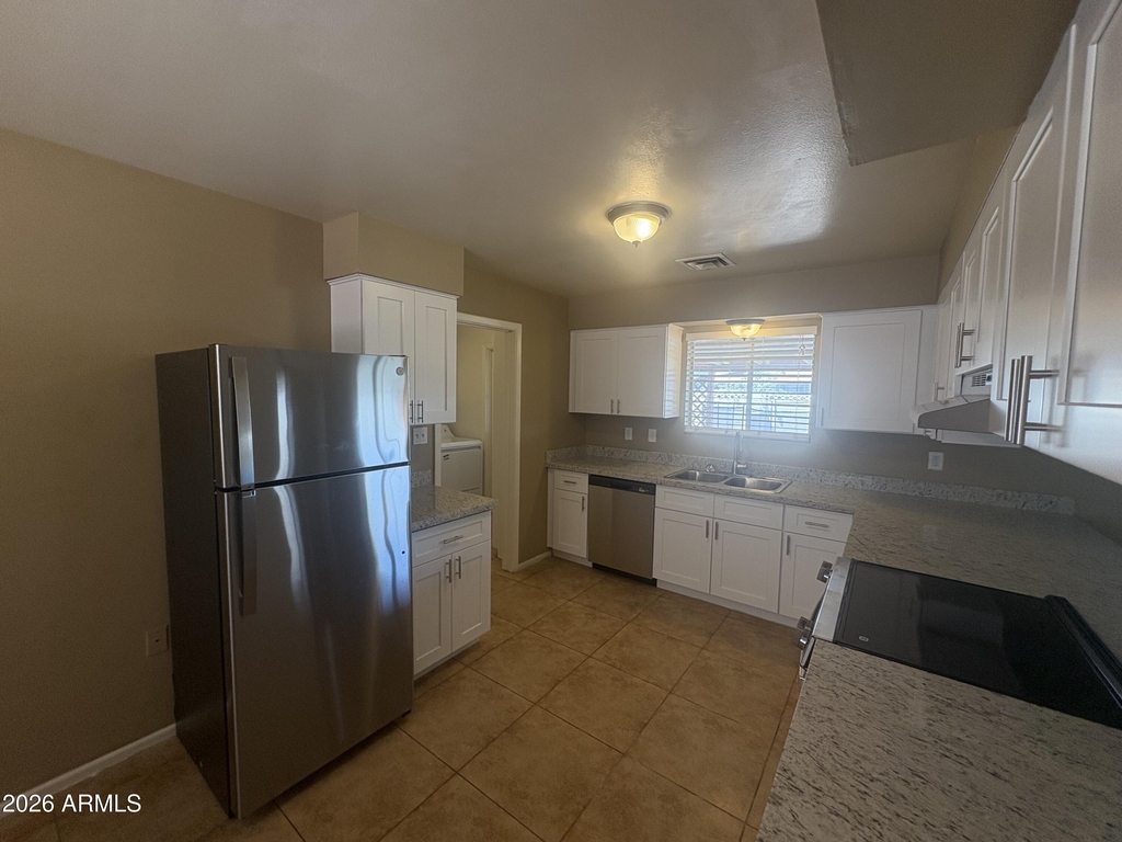 3828 W Lane Avenue - Photo 2