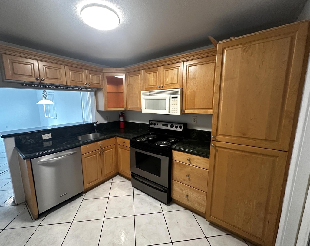 3777 Nw 78th Avenue - Photo 4