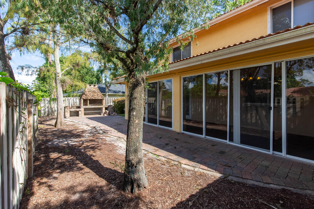 1036 Staghorn Street - Photo 25