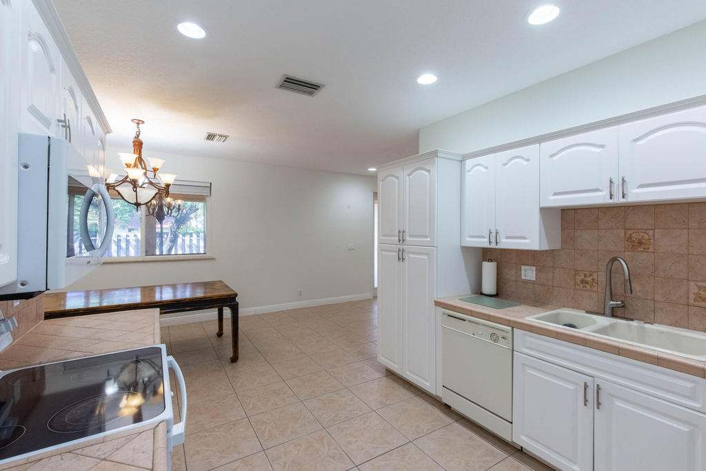 1036 Staghorn Street - Photo 7