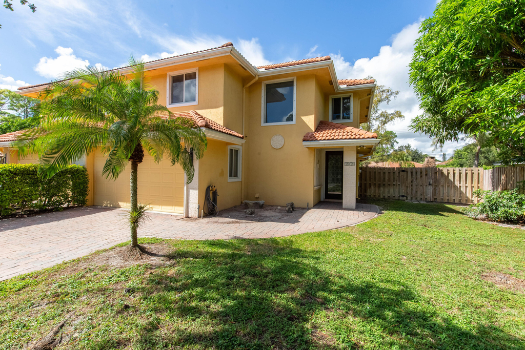 1036 Staghorn Street - Photo 1
