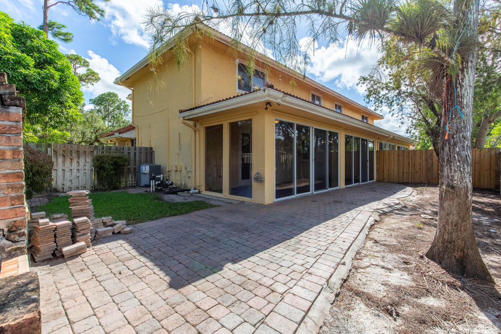 1036 Staghorn Street - Photo 28