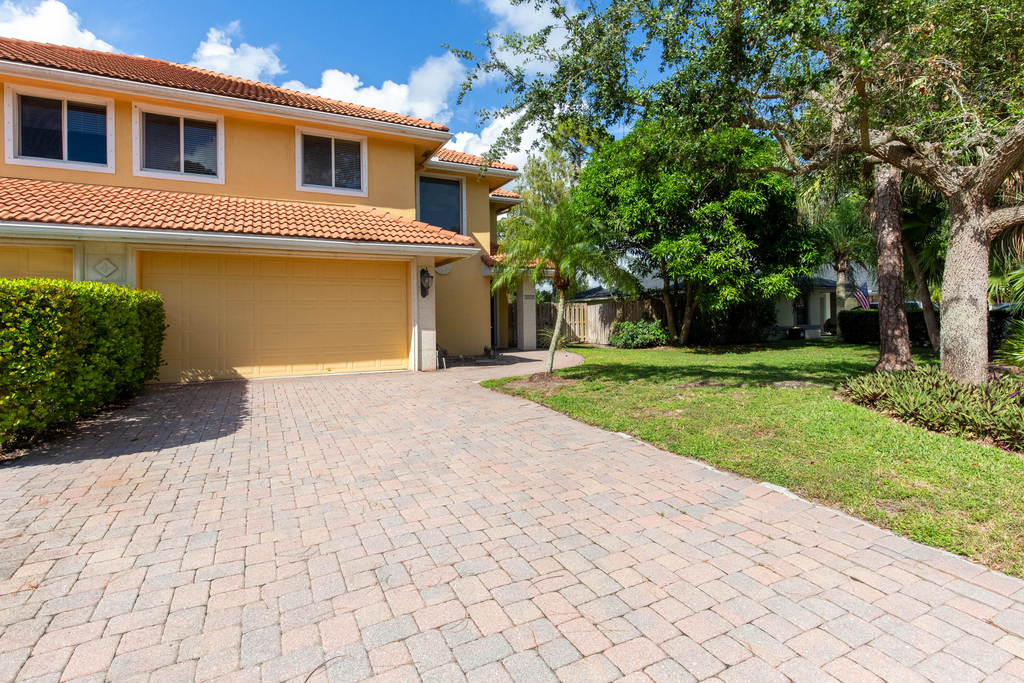 1036 Staghorn Street - Photo 0