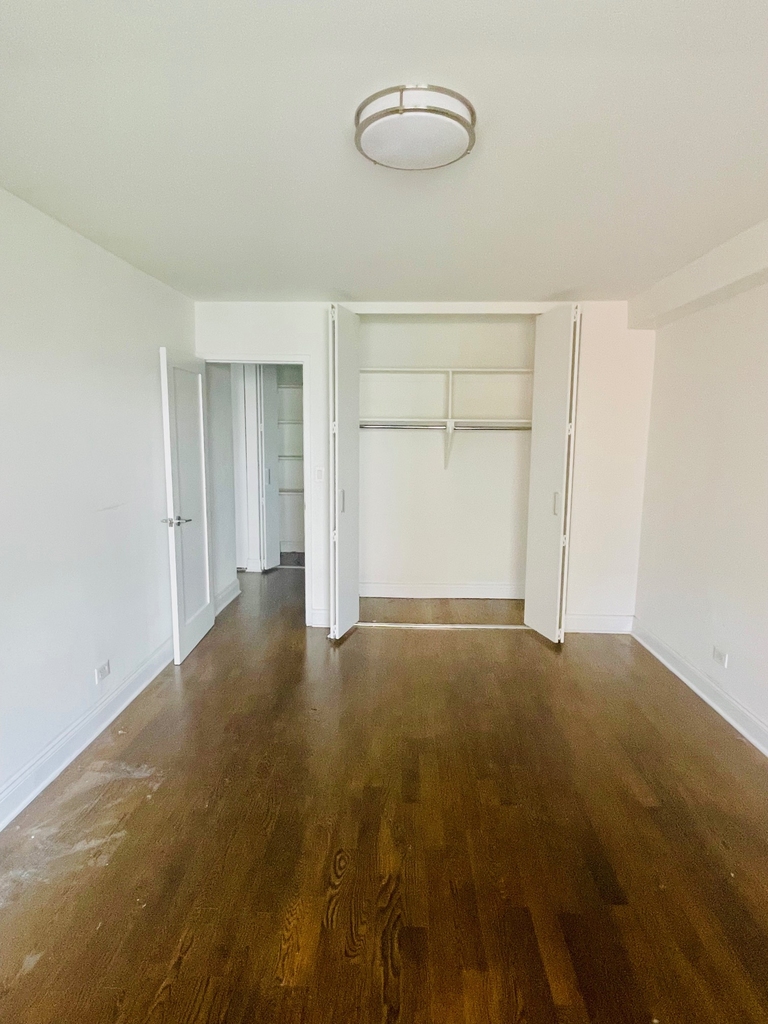 East 82nd St / 2nd Avenue - Photo 3