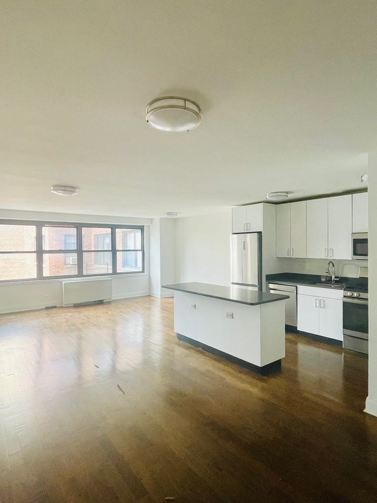 East 82nd St / 2nd Avenue - Photo 0