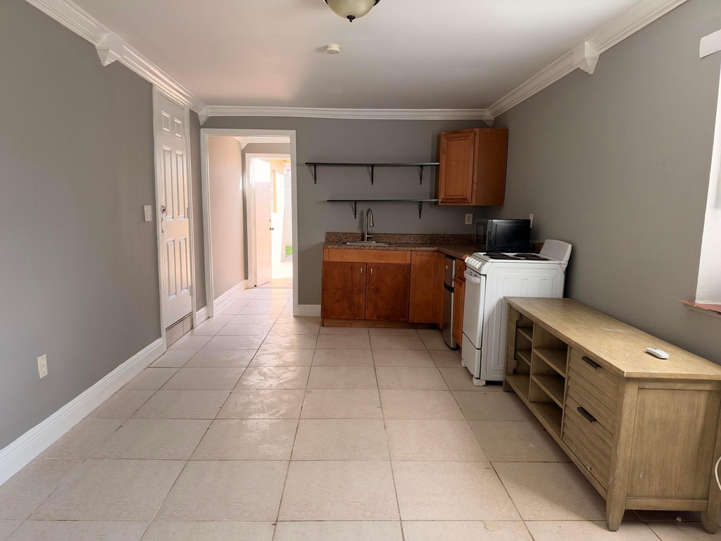 2438 Thomas Street - Photo 3