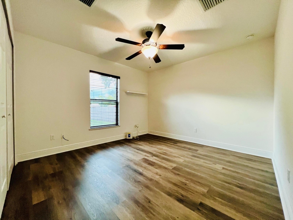 5713 Seagrape Drive - Photo 7