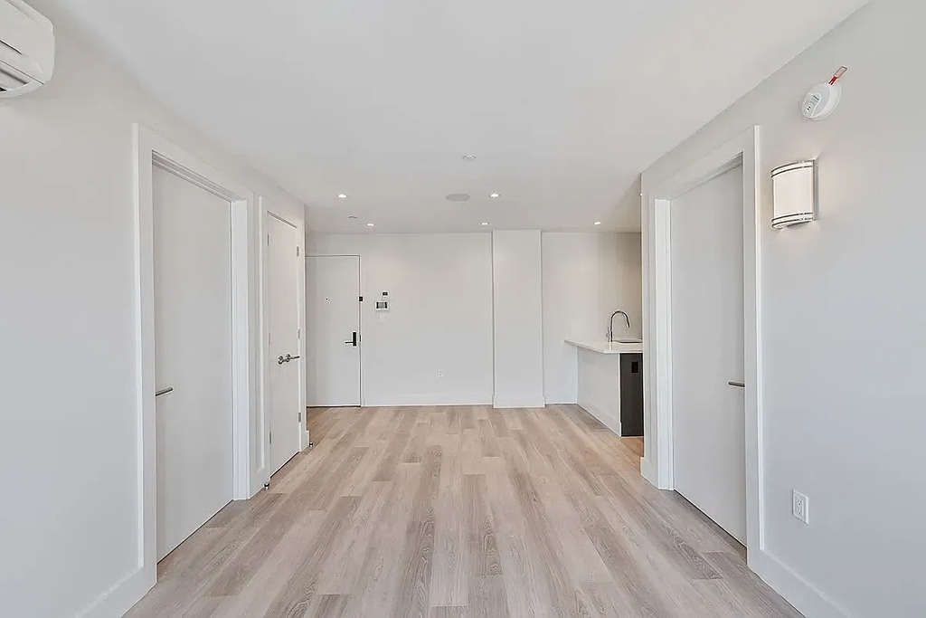 2605 Snyder Avenue - Photo 2