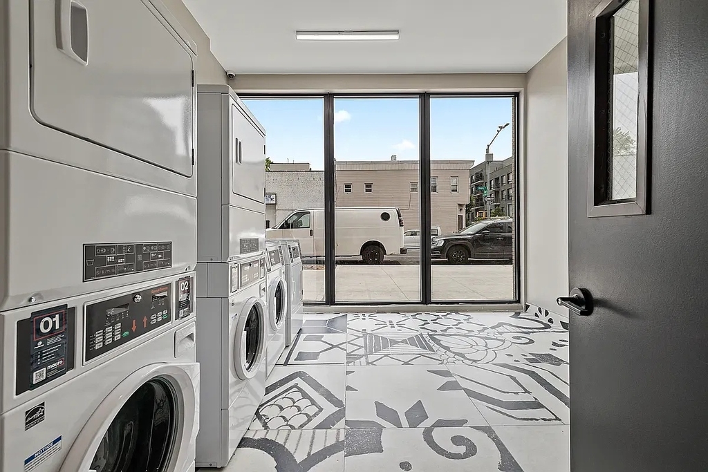 2605 Snyder Avenue - Photo 9
