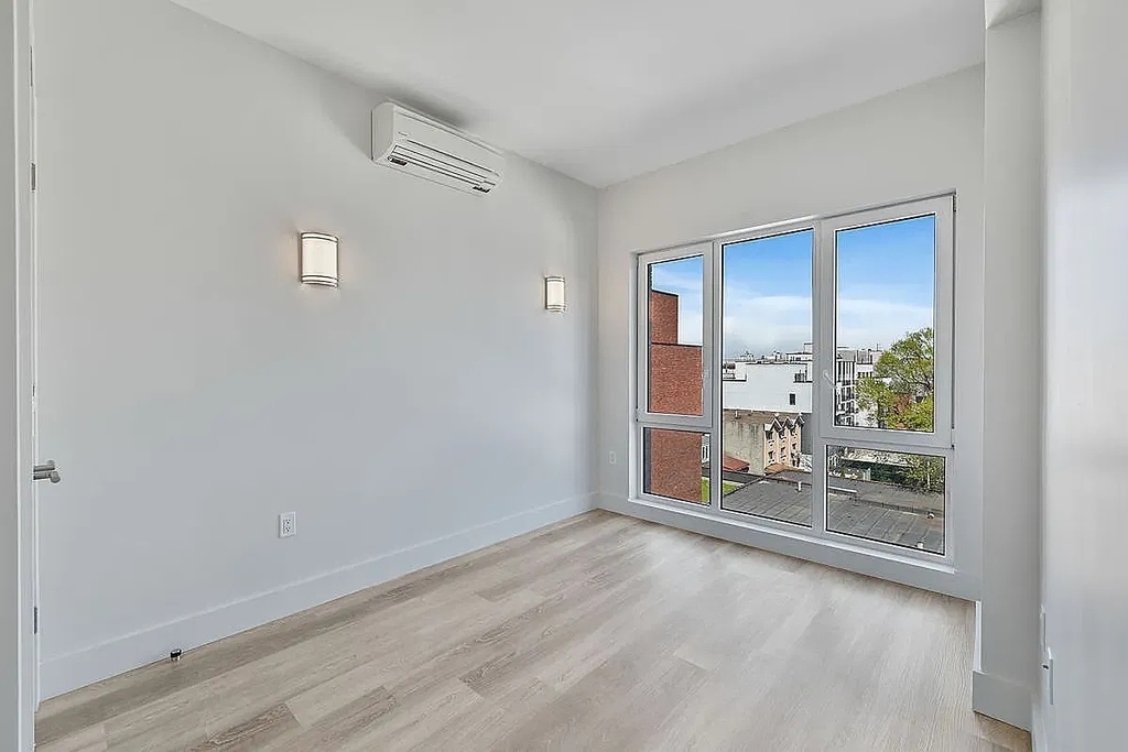 2605 Snyder Avenue - Photo 4