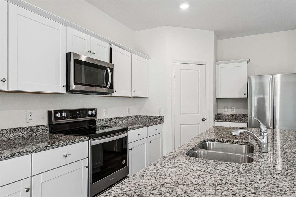 8360 Stovepipe Drive - Photo 10