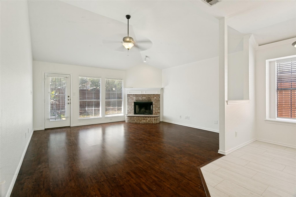 513 Creek Court - Photo 2