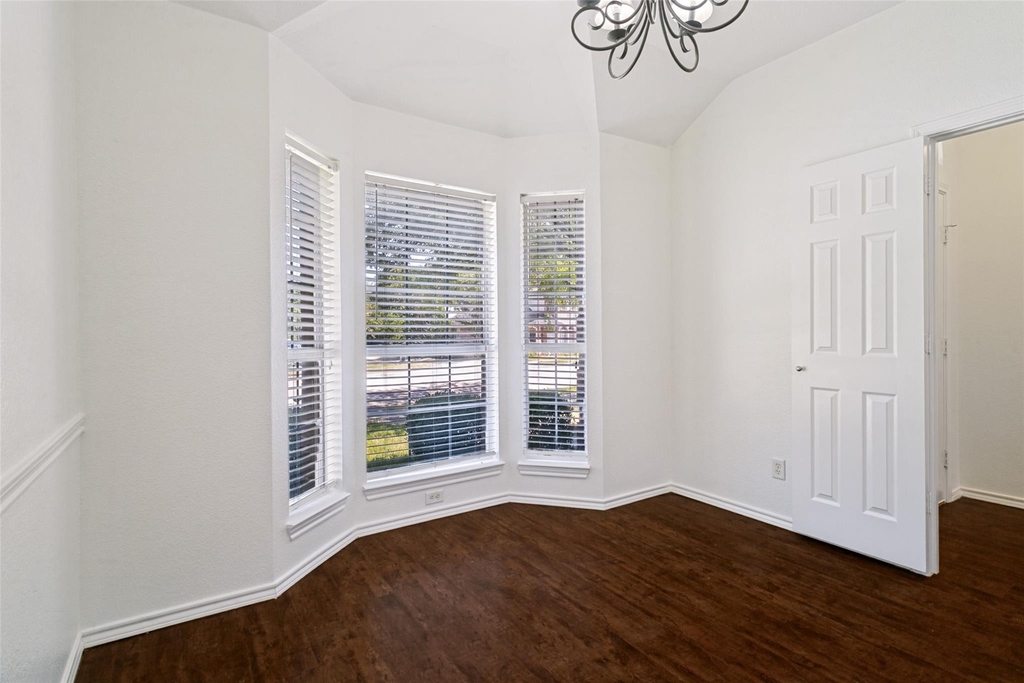 513 Creek Court - Photo 1