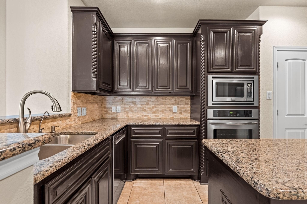 10437 Chantry Lane - Photo 5