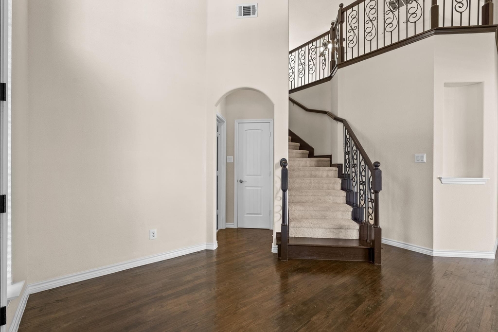 10437 Chantry Lane - Photo 1