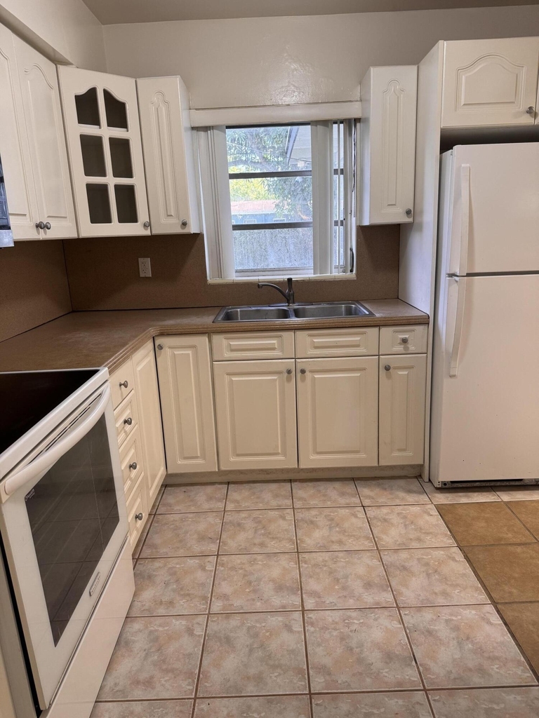1148 Arizona Avenue - Photo 11