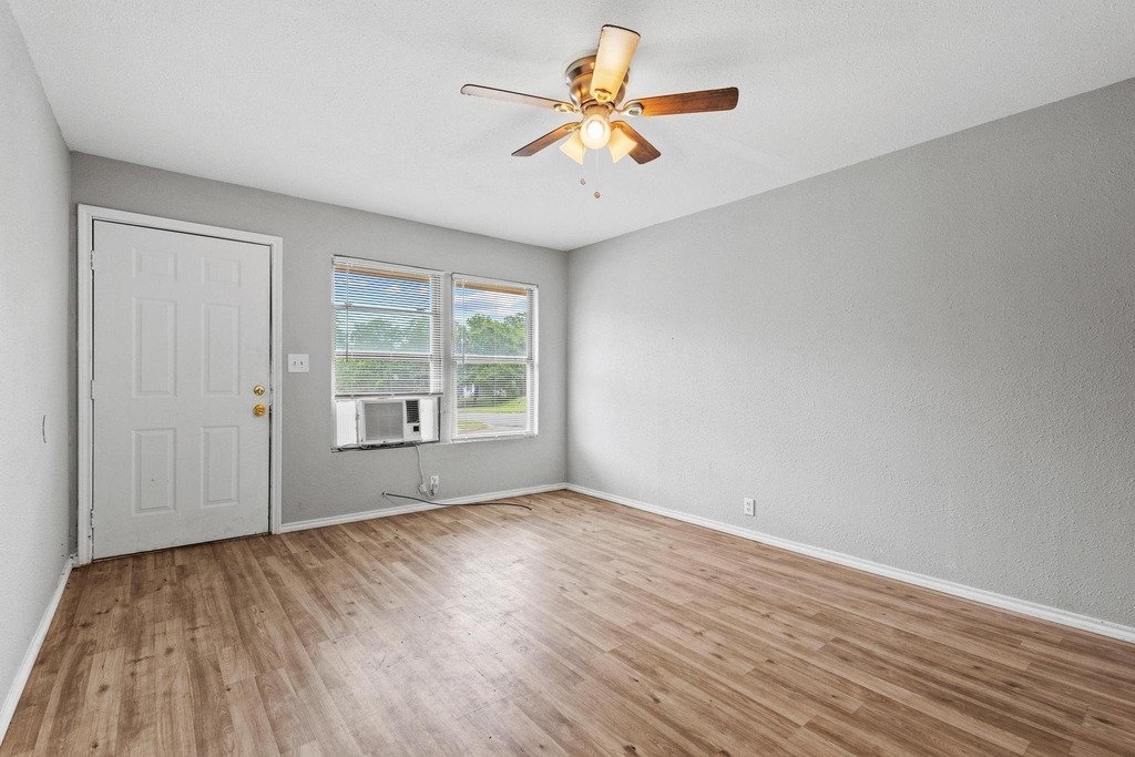 701 W Hull Street - Photo 3