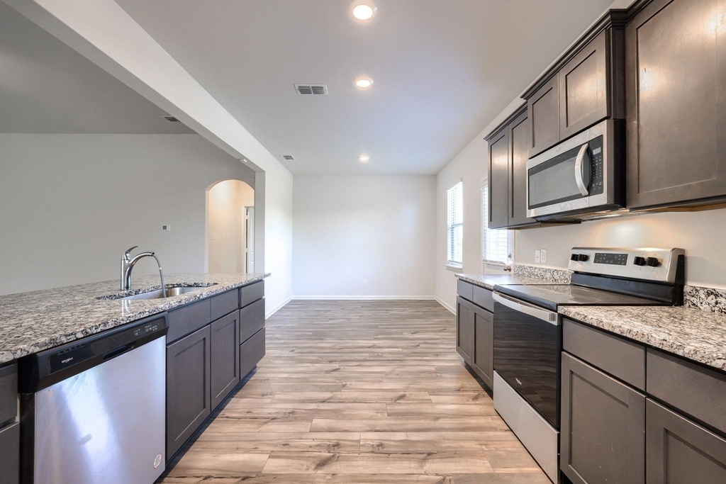2030 Belmont Drive - Photo 8