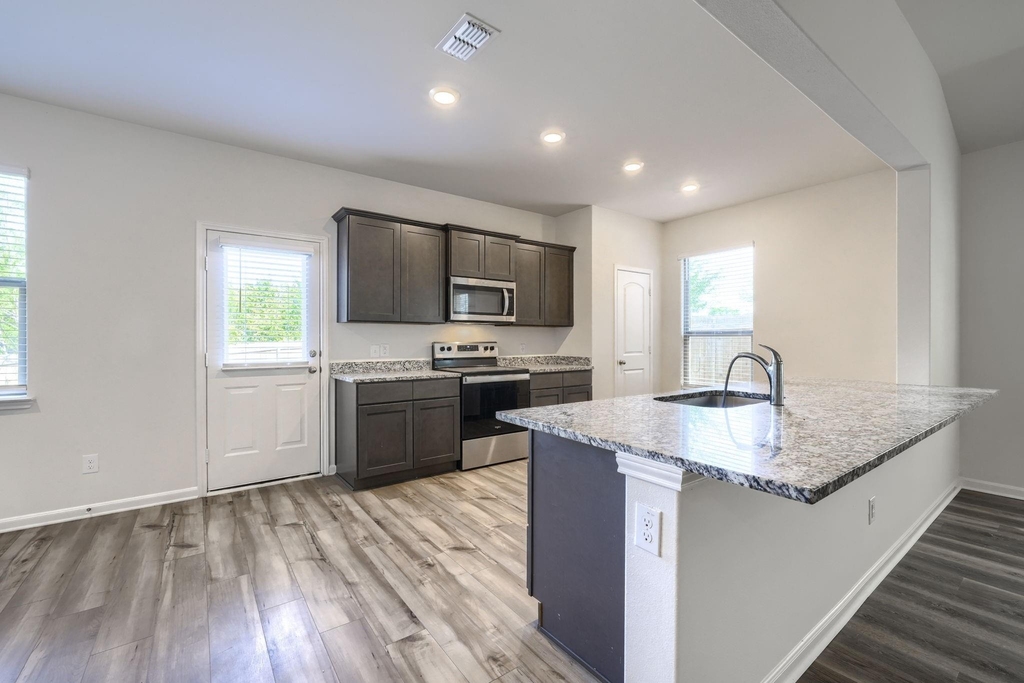 2030 Belmont Drive - Photo 6