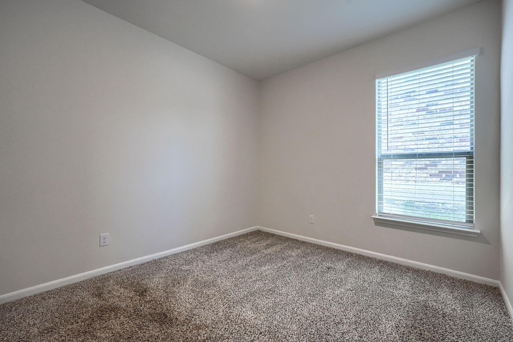2030 Belmont Drive - Photo 15