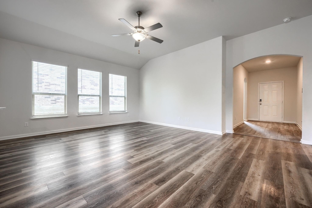 2030 Belmont Drive - Photo 2