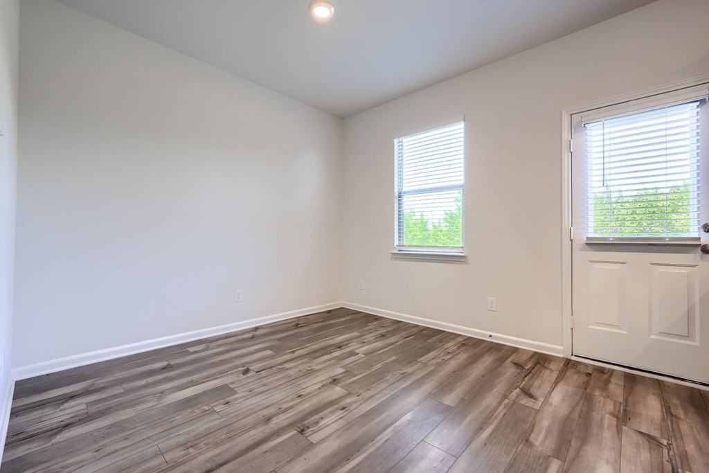 2030 Belmont Drive - Photo 11