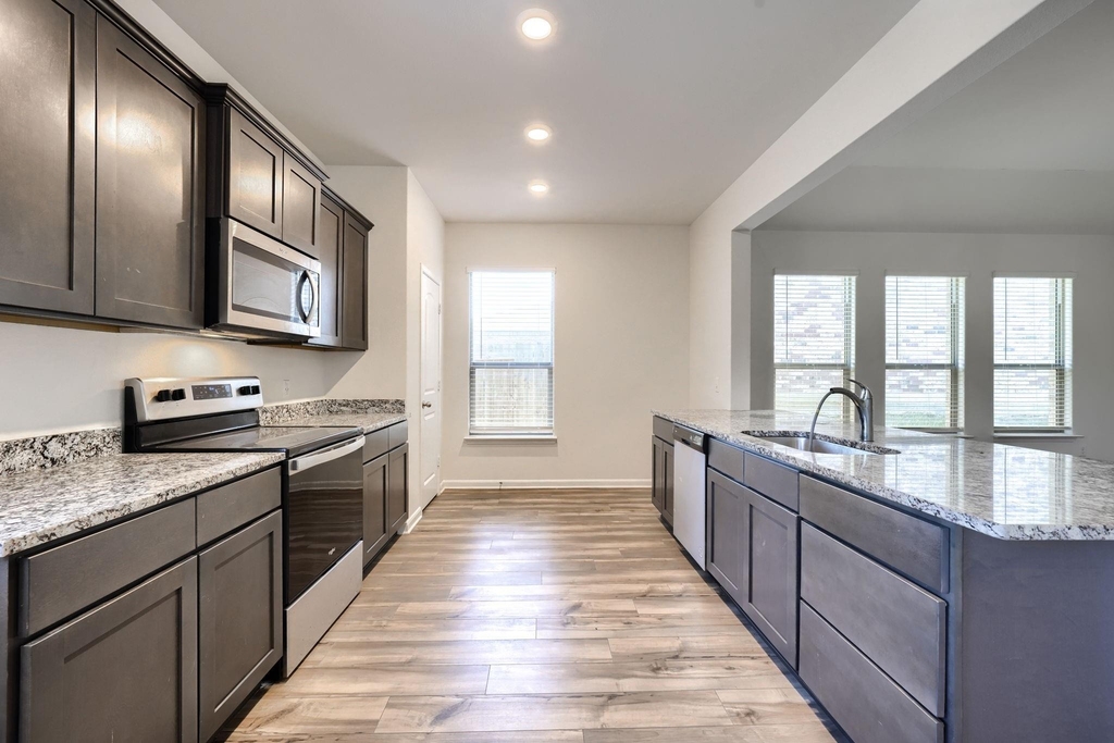 2030 Belmont Drive - Photo 7