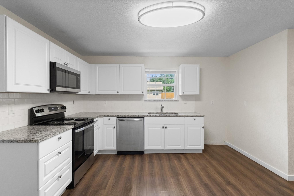 431 W Texas Street - Photo 15