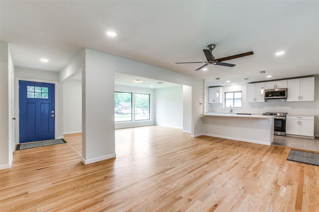 3517 Woodleigh Drive - Photo 2